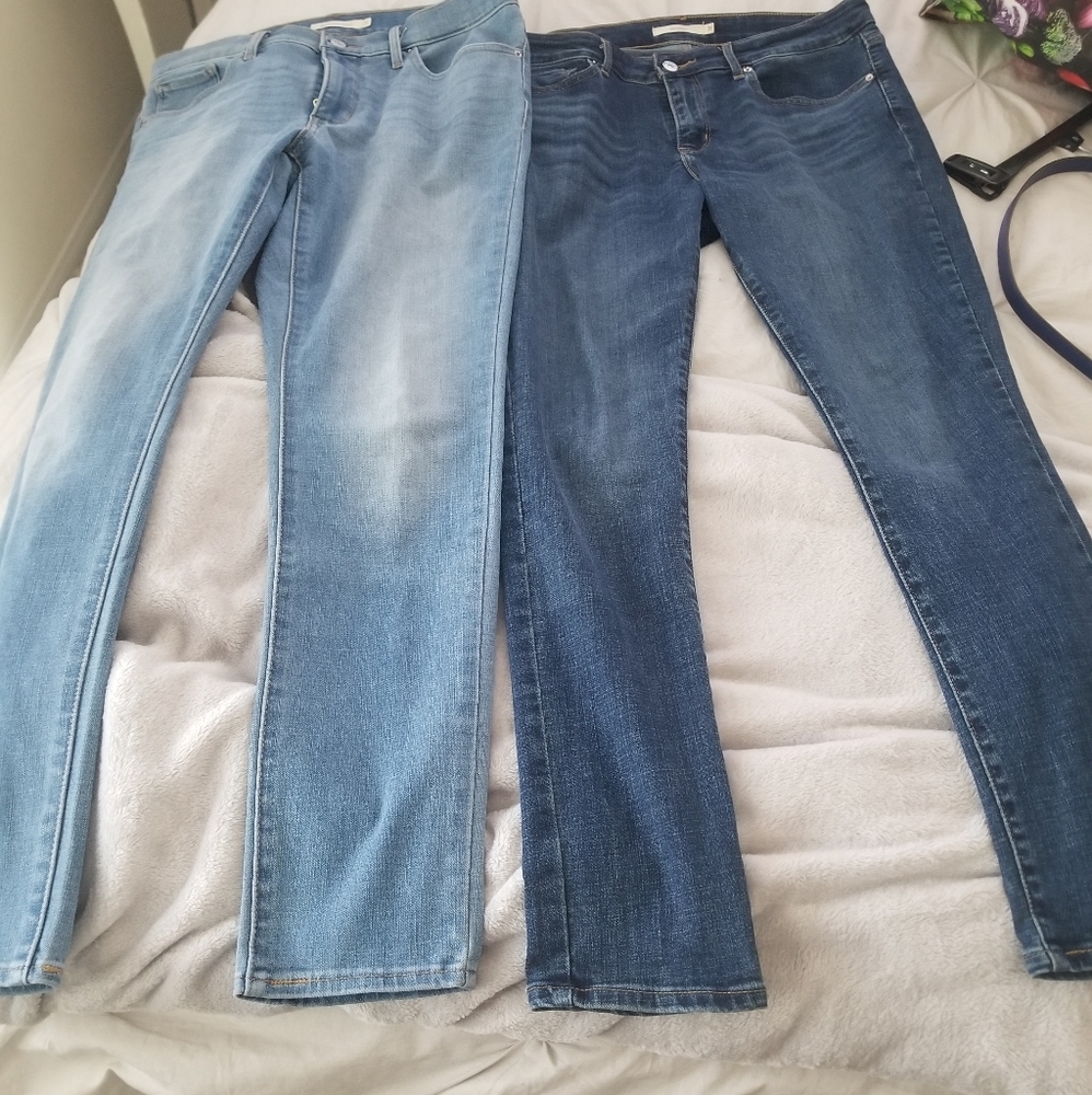 Two pair of Levi Skinny Jeans